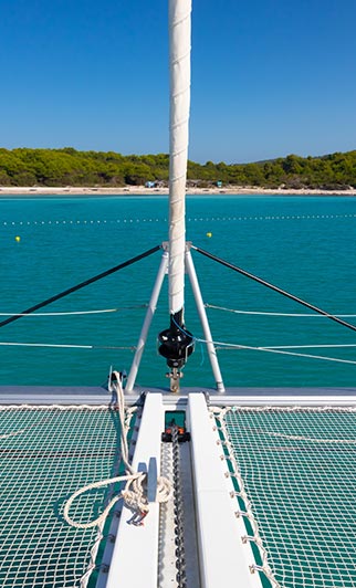 Catamaran tramp for multihulls