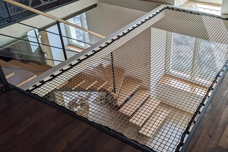 Mezzanine net with customizable design